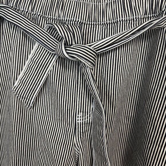 Lane Bryant Black And White Stripe High Rise Bermuda Belted Shorts Size 26‎ - Picture 3 of 9